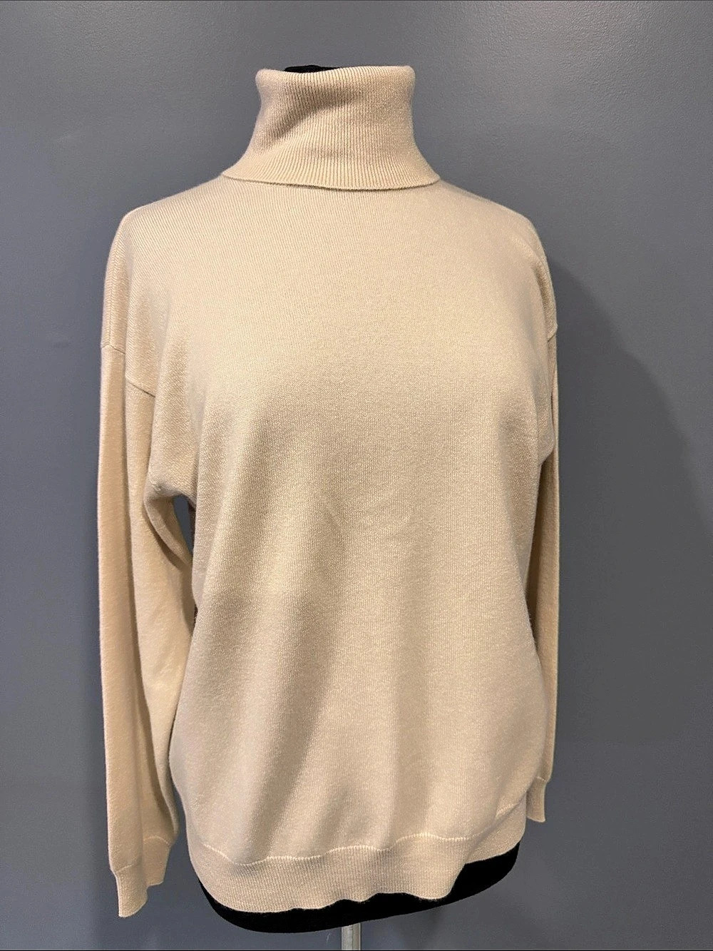 Brunello Cucinelli Cashmere Turtleneck in Cream Like New